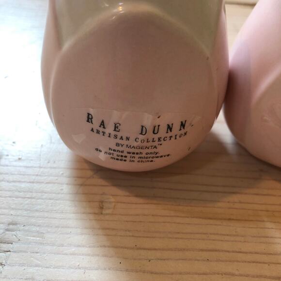 Rae Dunn Artisan Collection by Magenta NWOT Tulip Salt and Pepper Shakers - Picture 5 of 5